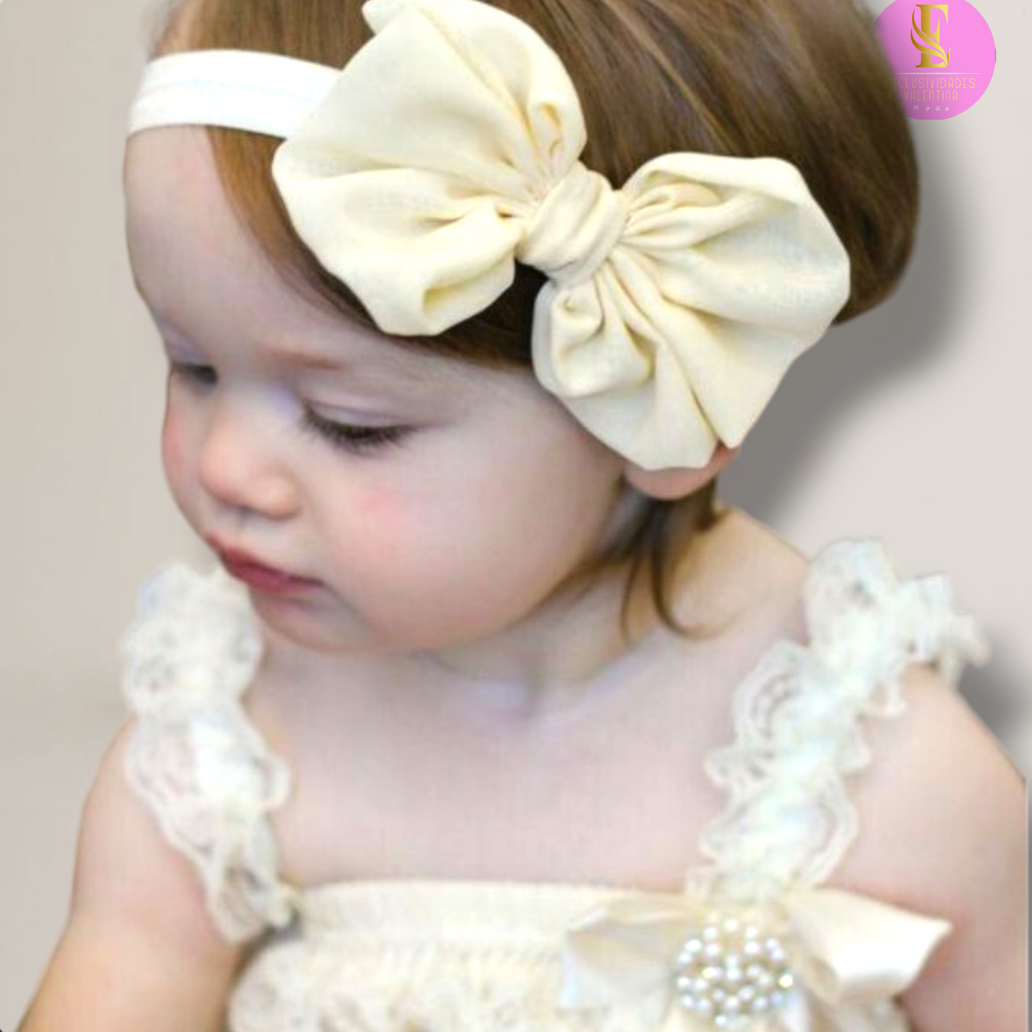 Cajita de accesorios con 3 cintillos Personalizados.