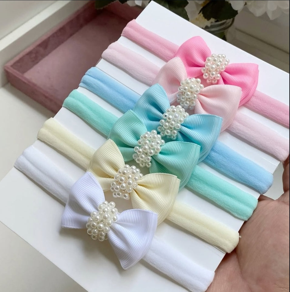 Cajita de 8 cintillos decorados con perlitas