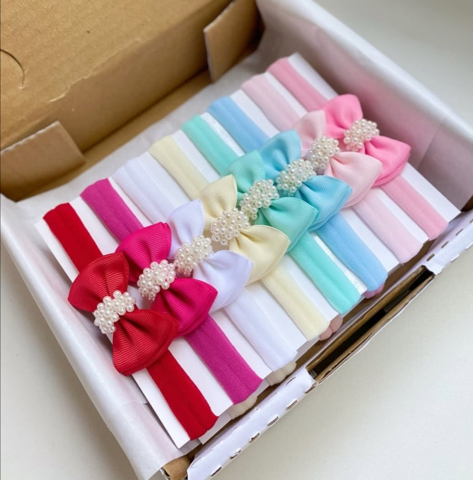 Cajita de 8 cintillos decorados con perlitas