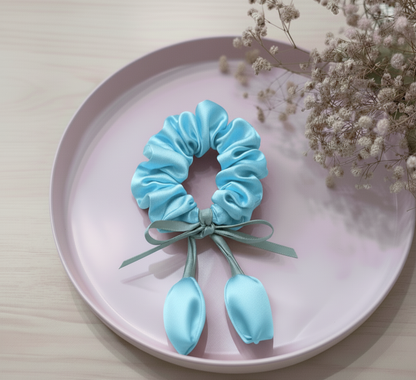 Scrunchies con flor en tendencia