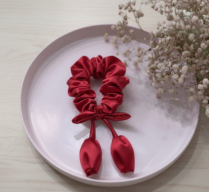 Scrunchies con flor en tendencia