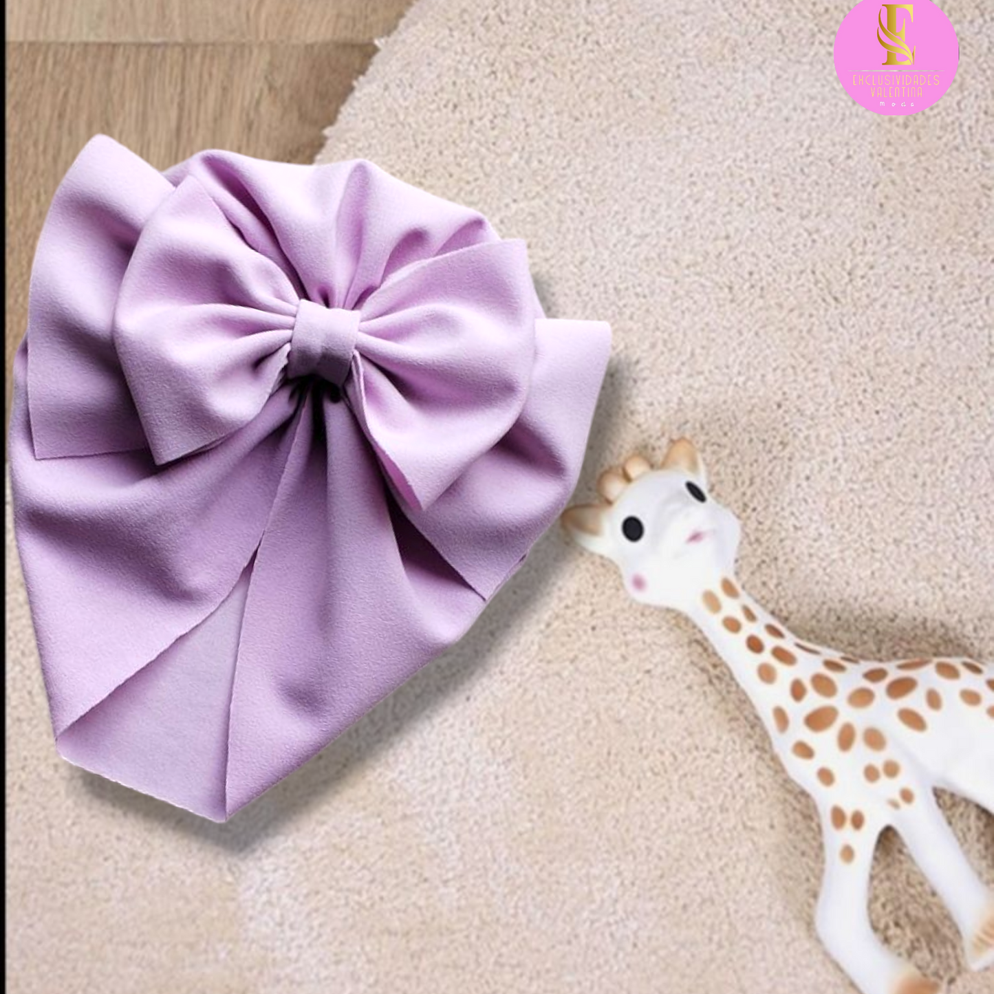 Gorrita de doble lazo.