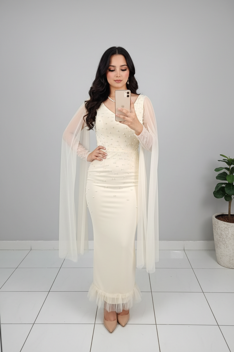 Vestido Crema Perlas Capa Tul Plumas cod.606