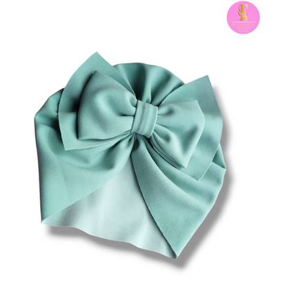 Gorrita de doble lazo.